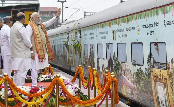 PM Modi Flags off Chennai-Mysuru Vande Bharat Express in Bengaluru